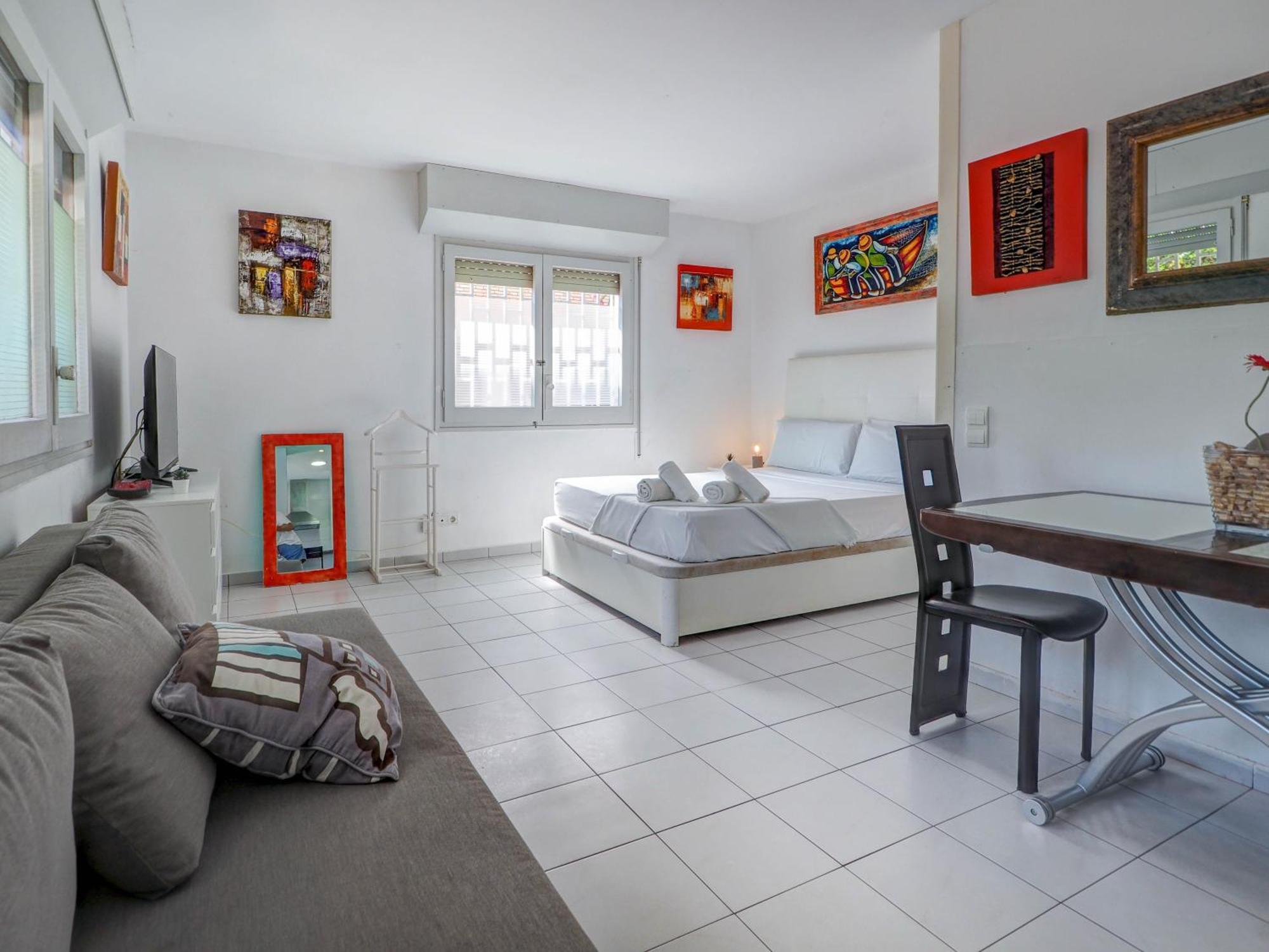 Los Globos Beach Studio By Hello Homes Sitges Exterior foto